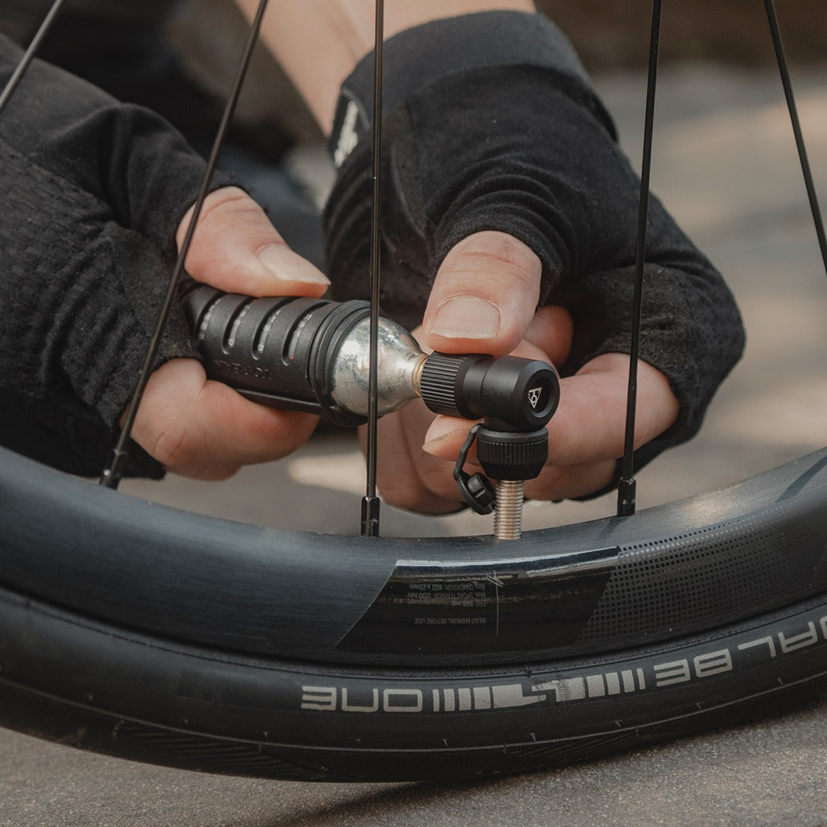 Percuteur CO2 TOPEAK NANO AIRBOOSTER L + Cartouche CO2 Filetée 25 g (x1)