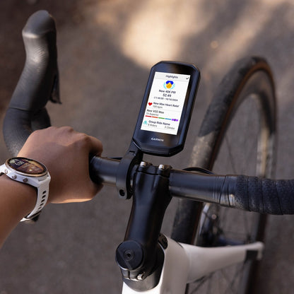 Compteur GPS GARMIN EDGE 1050 — GPS installé sur un vélo de route