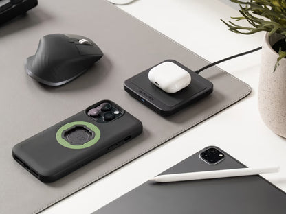 Chargeur rectangulaire à induction QUADLOCK — chargeur en utilisation