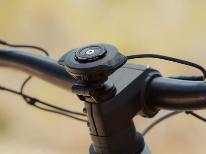 Chargeur Induction Étanche QUADLOCK — chargeur installé sur la potence