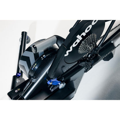 WAHOO KICKR MOVE — Détail du montage sur le vélo, vélo non inclus
