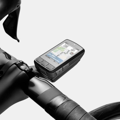 Compteur GPS WAHOO ELEMNT BOLT V3 — GPS installé sur un cintre, vue de trois quarts