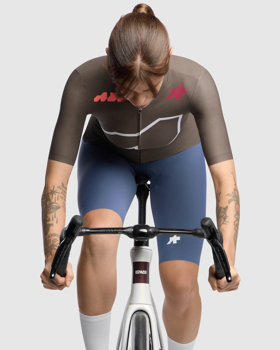 Maillot ASSOS DYORA R S11 We are the A Manches Courtes Femme Marron