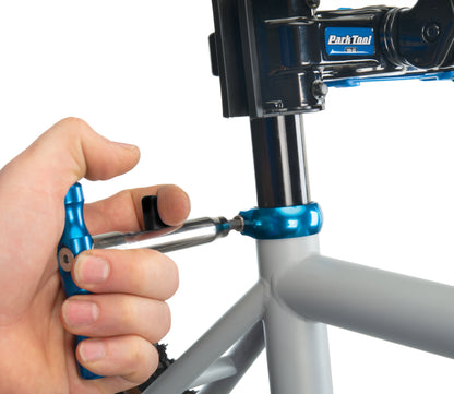 Park Tool QTH-1 utilisée pour serrer un boulon de collier de selle