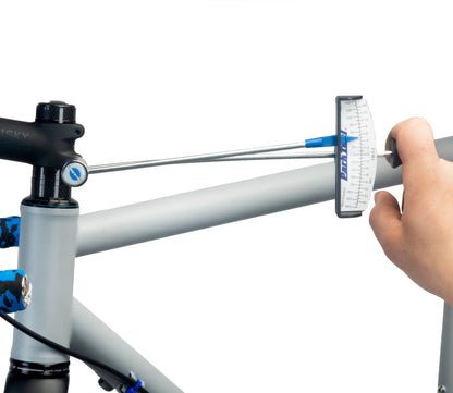 Park Tool TW-1.2 serrant un boulon de potence