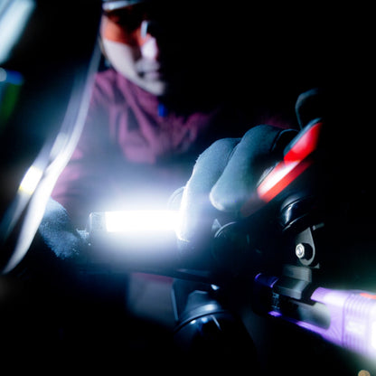 Eclairage Avant KNOG PLUS FRONT 40 Lumens Noir — exemple de montage sur guidon