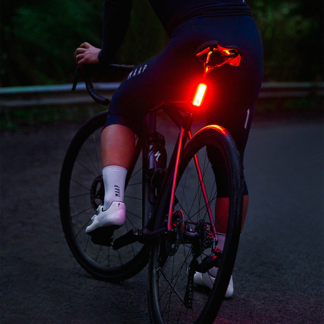 Éclairage Arrière KNOG BLINDER REAR 150 - Noir — exemple de montage sur tige de selle