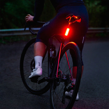Éclairage Arrière KNOG BLINDER REAR 150 - Noir — exemple de montage sur tige de selle